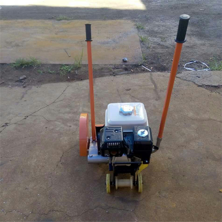 鋼軌鋸軌機(jī)實(shí)物圖1